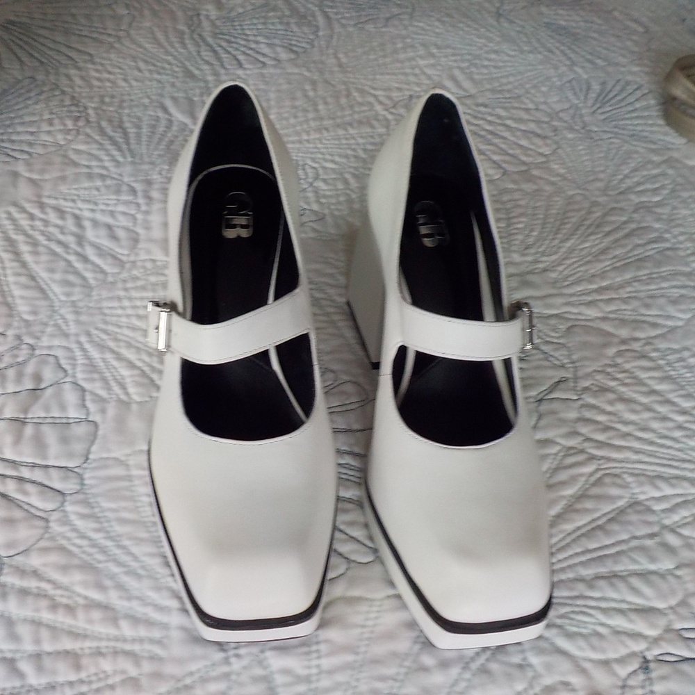GB White Block Heel Shoes - Picture 2 of 9